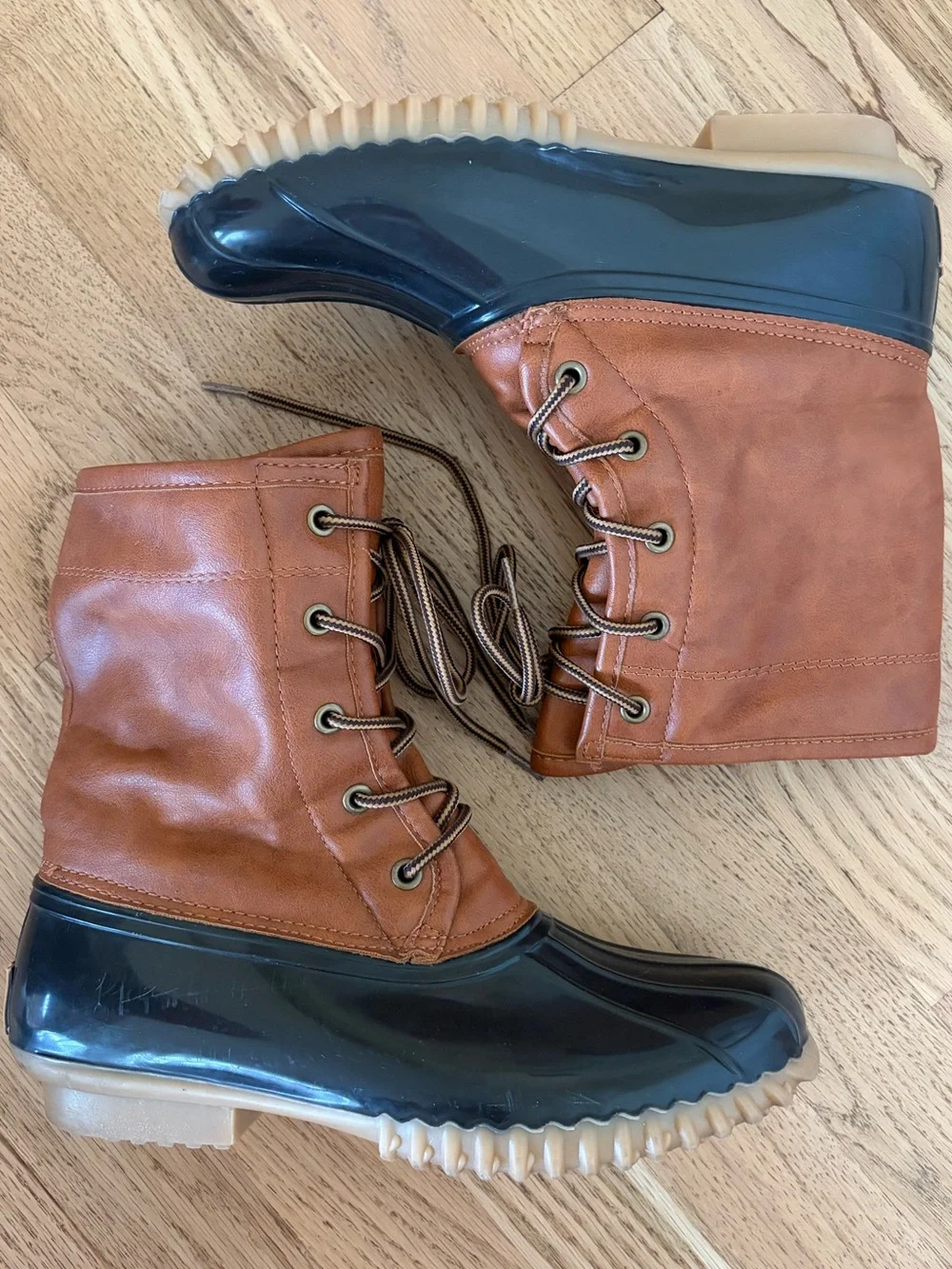 Duck Boots “Arianna“ Brown/Black Classic Waterproof Lace-Up Boots. Size 7M